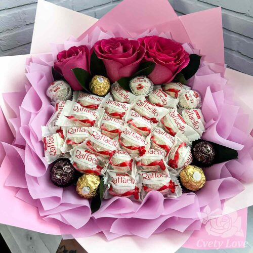 Букет из конфет рафаэлло, Ferrero Rocher и 3 роз